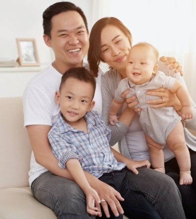 Family with healthy smiles thanks to preventive dentistry