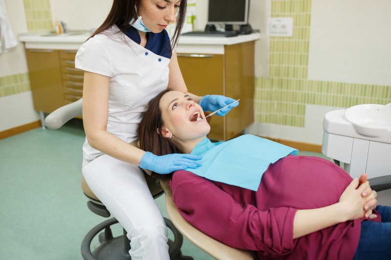 Pregnant woman at dentist